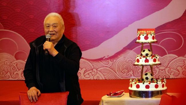 向日葵总是在夜晚绽放动漫